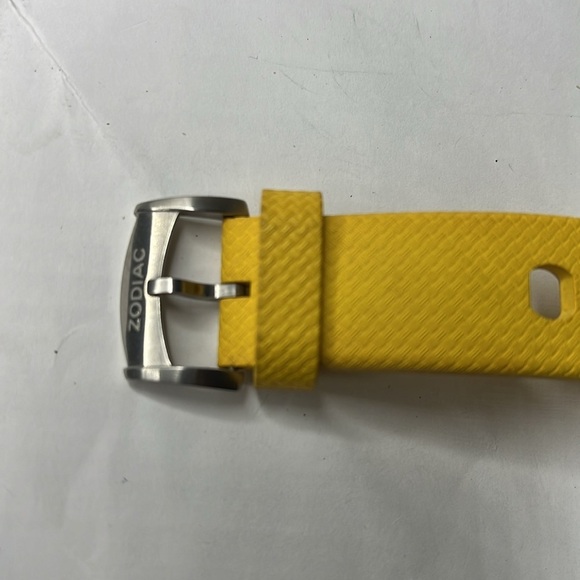 Zodiac Sea Dragon 100m Chronograph Diver Yellow Dial Yellow Rubber Swiss Watch - Picture 4 of 10